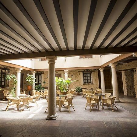 Отель Hospederia Real Casona La Beltraneja Бельмонте Экстерьер фото