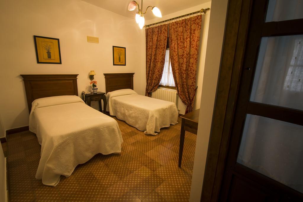 Отель Hospederia Real Casona La Beltraneja Бельмонте Экстерьер фото